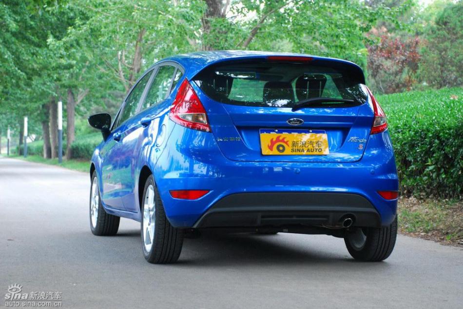 新嘉年华两厢手动运动型外观