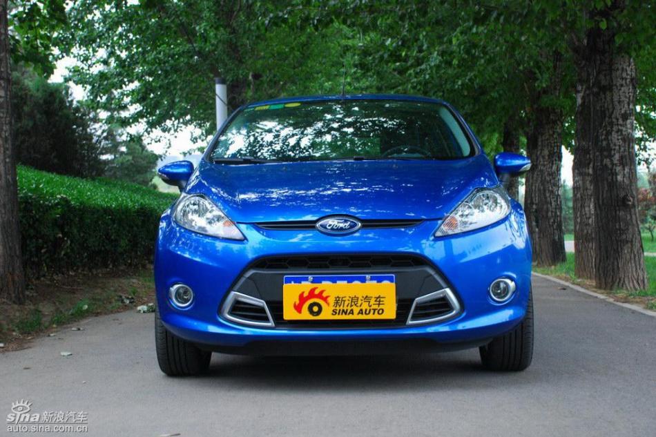 新嘉年华两厢手动运动型外观