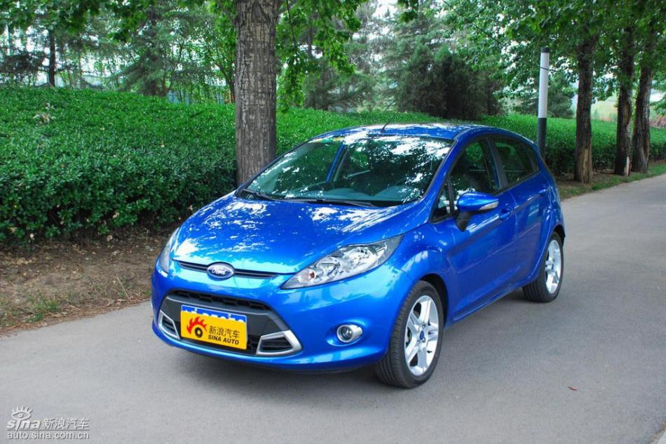 新嘉年华两厢手动运动型外观