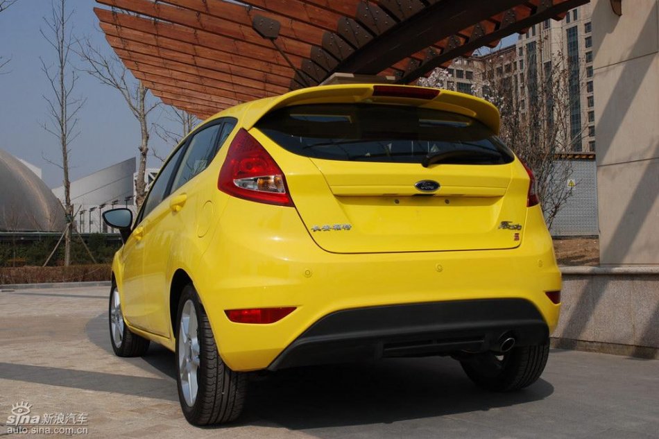 两厢1.5自动运动型外观