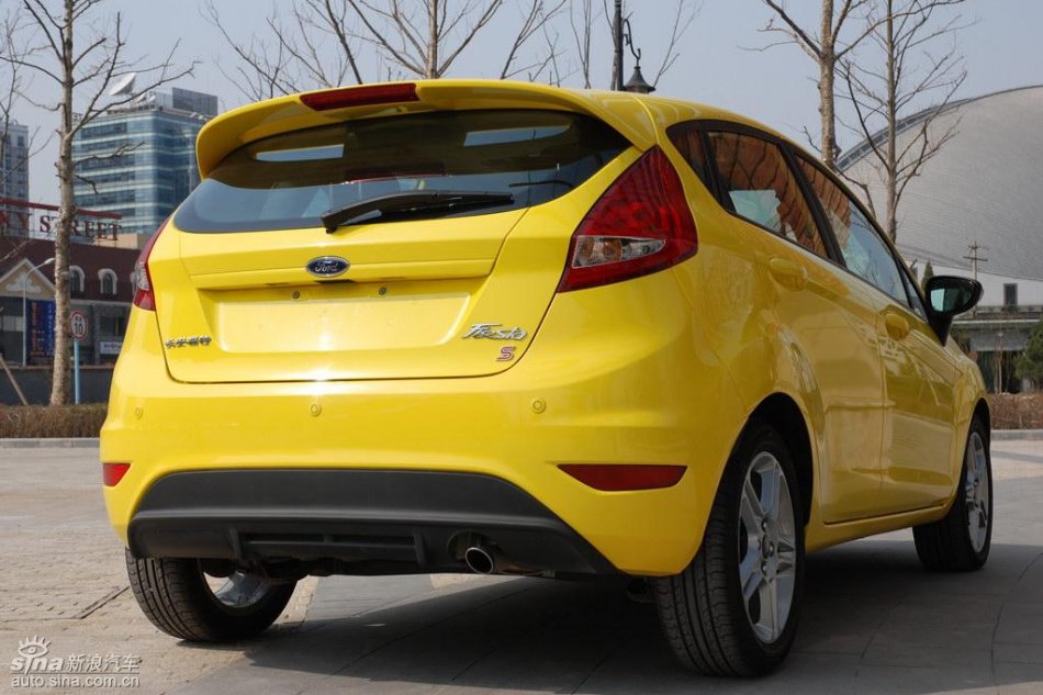 两厢1.5自动运动型外观