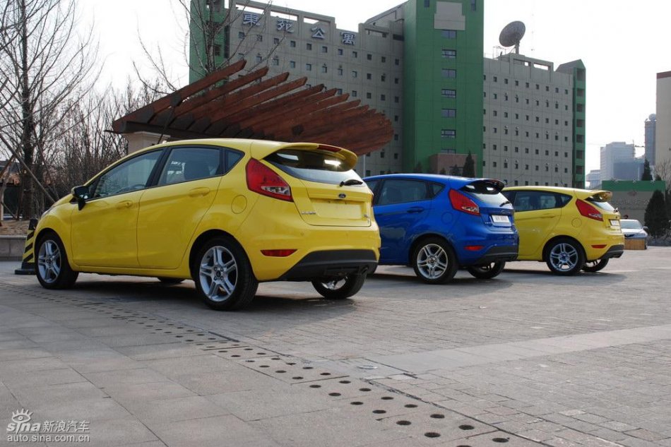 两厢1.5自动运动型外观