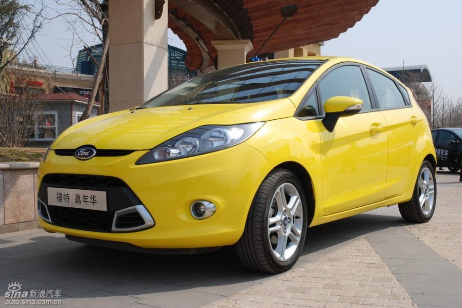 两厢1.5自动运动型外观