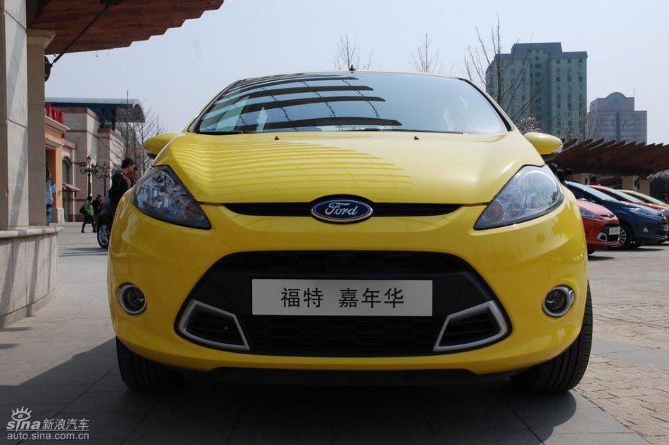 两厢1.5自动运动型外观