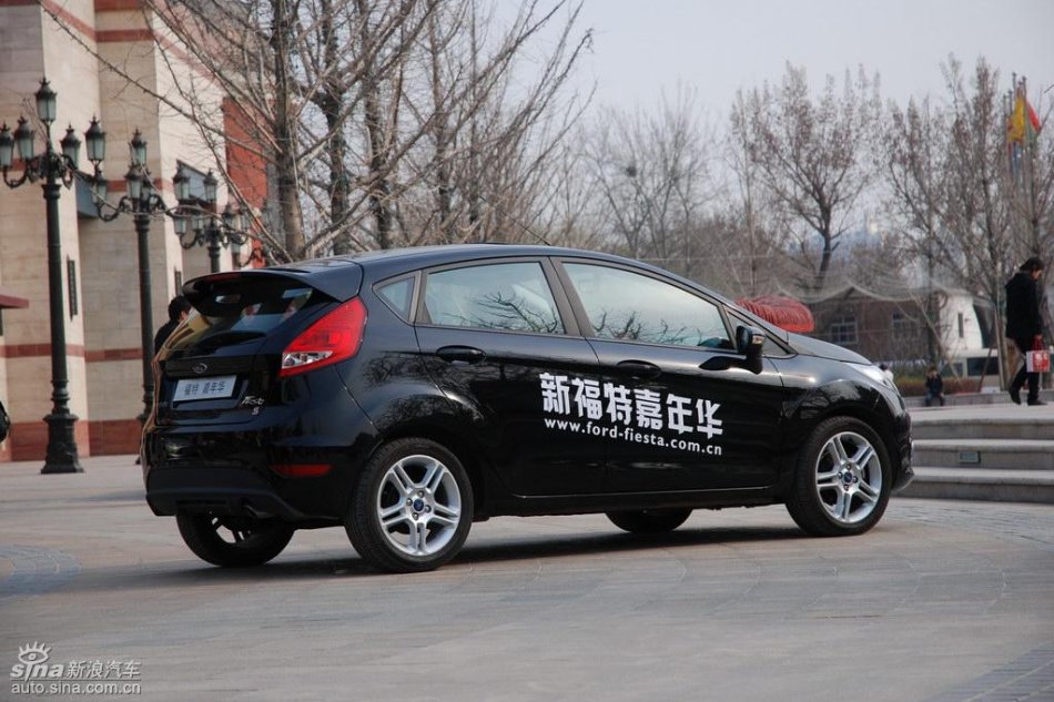 两厢1.5自动运动型外观