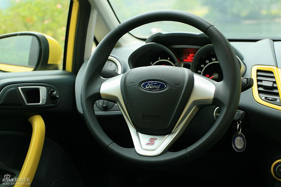 新嘉年华1.5L手动时尚限量版