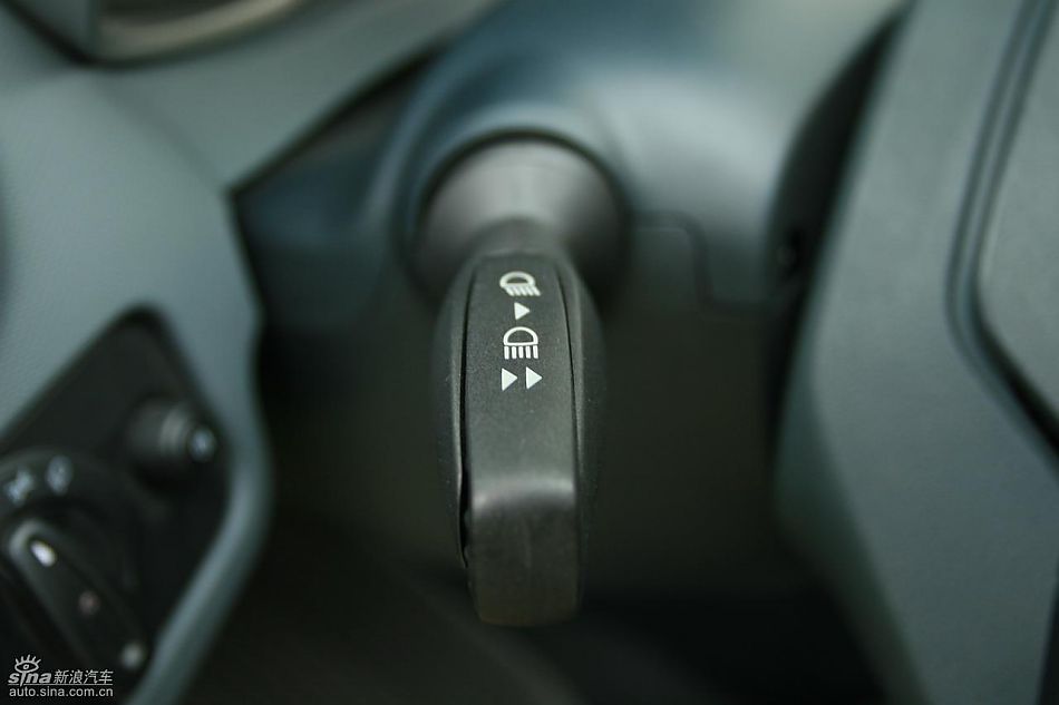 新嘉年华1.5L手动时尚限量版