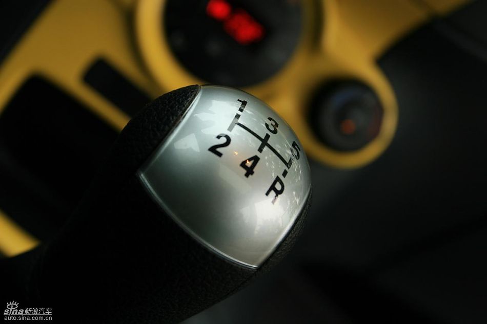 新嘉年华1.5L手动时尚限量版