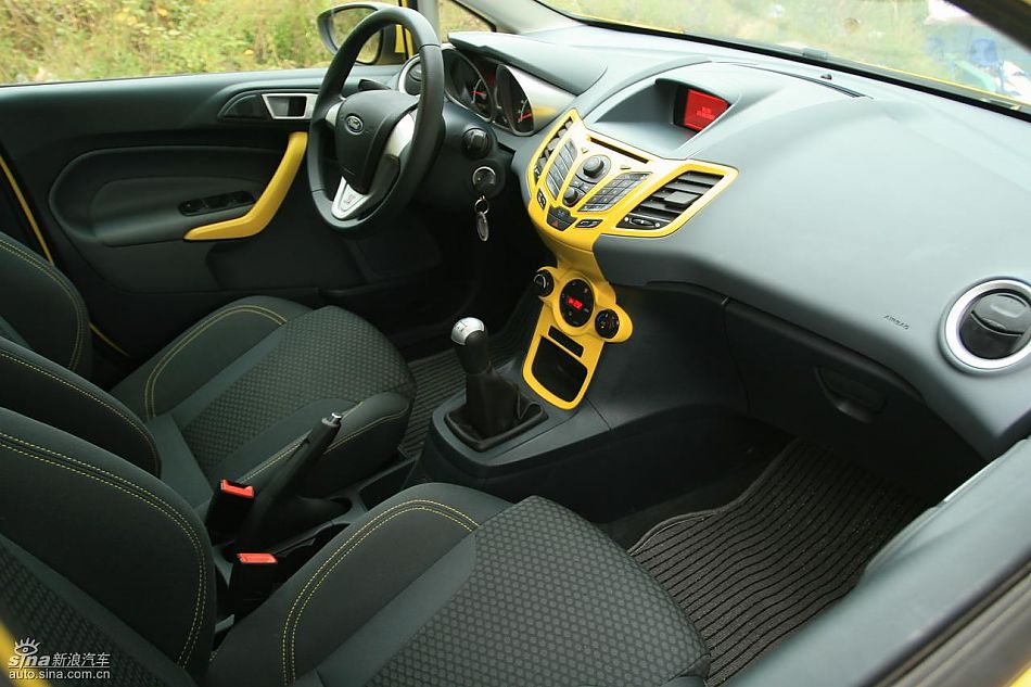 新嘉年华1.5L手动时尚限量版