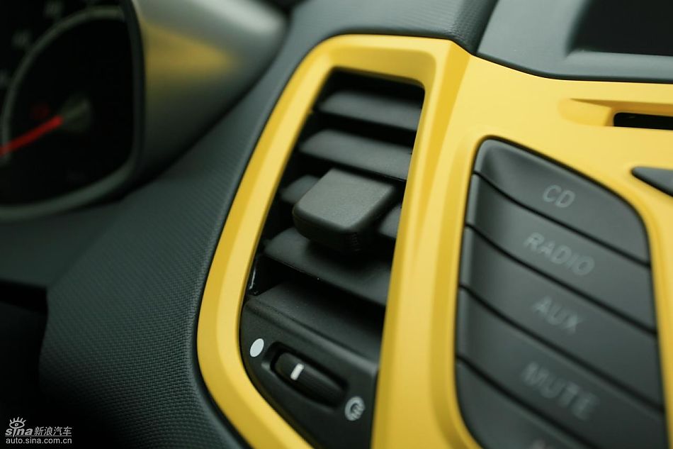 新嘉年华1.5L手动时尚限量版