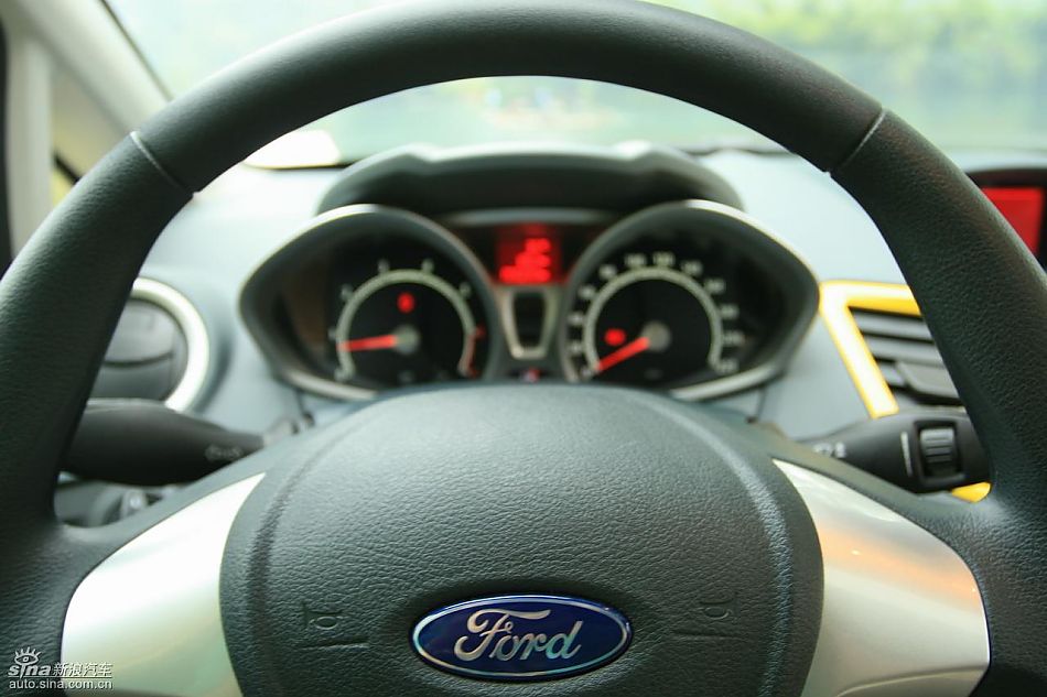 新嘉年华1.5L手动时尚限量版