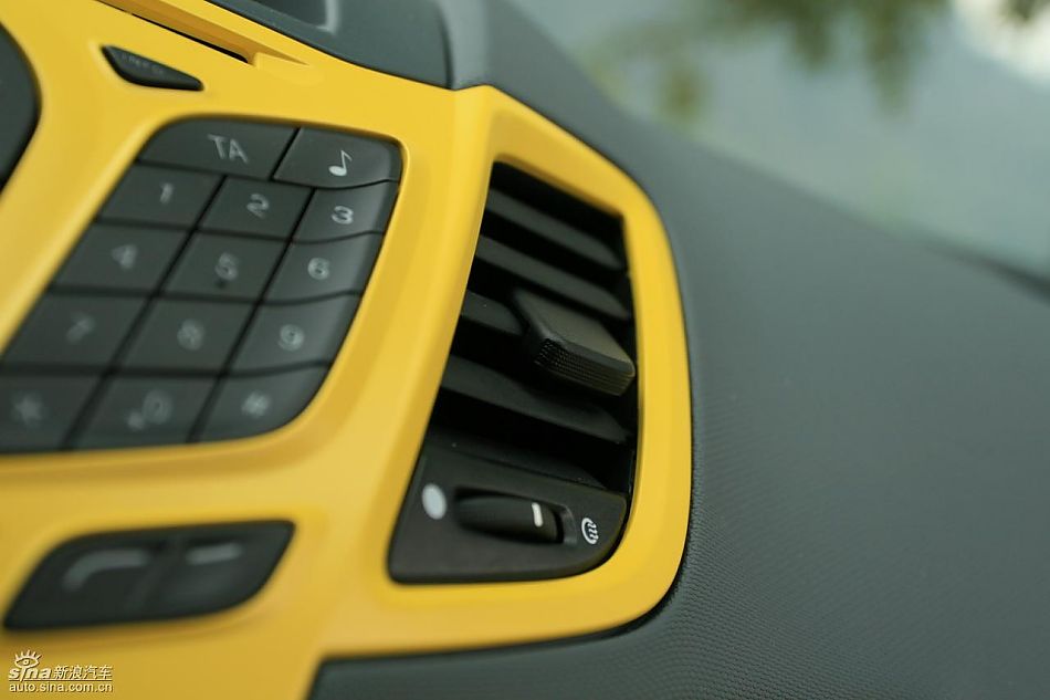 新嘉年华1.5L手动时尚限量版