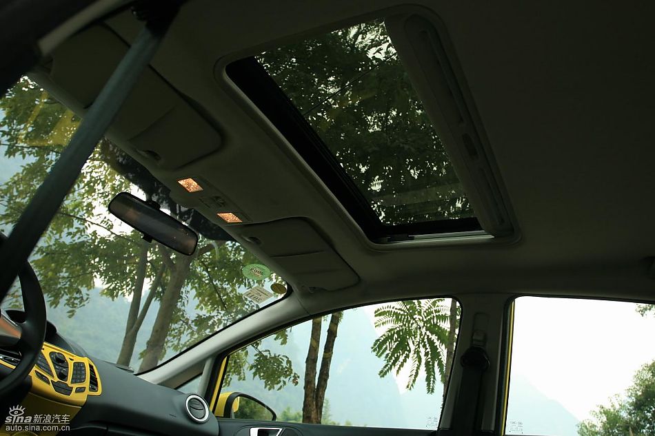 新嘉年华1.5L手动时尚限量版