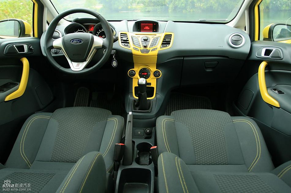 新嘉年华1.5L手动时尚限量版