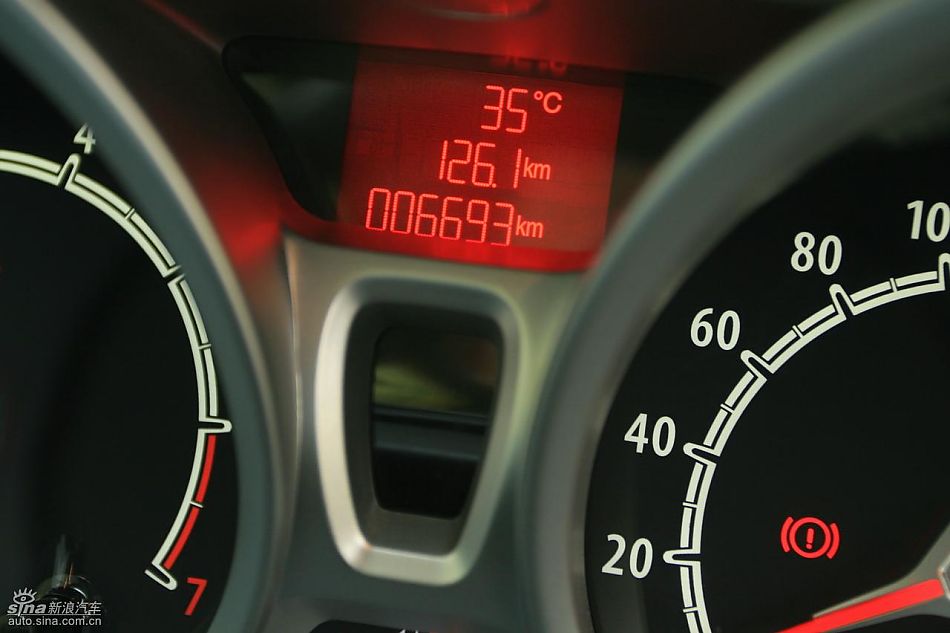 新嘉年华1.5L手动时尚限量版