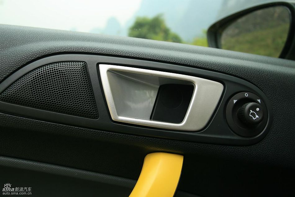 新嘉年华1.5L手动时尚限量版