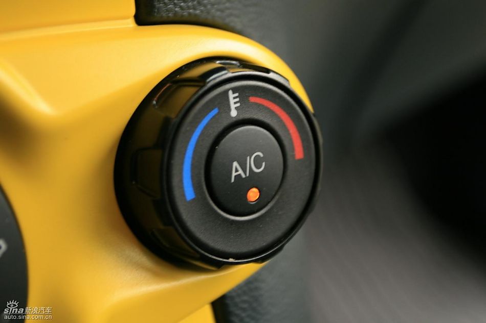 新嘉年华1.5L手动时尚限量版