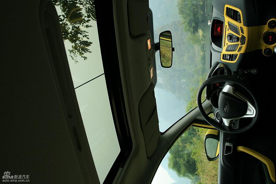 新嘉年华1.5L手动时尚限量版