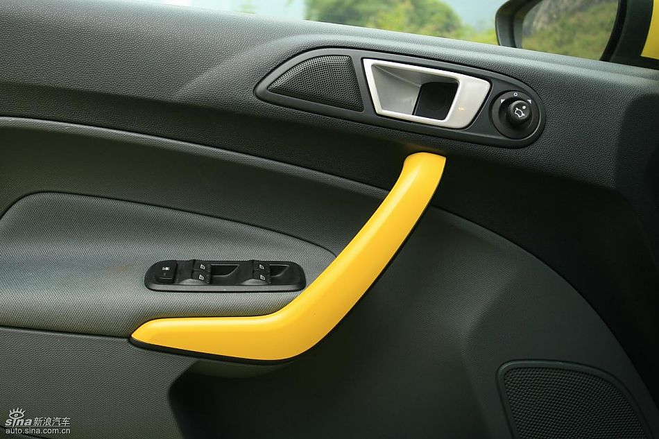 新嘉年华1.5L手动时尚限量版