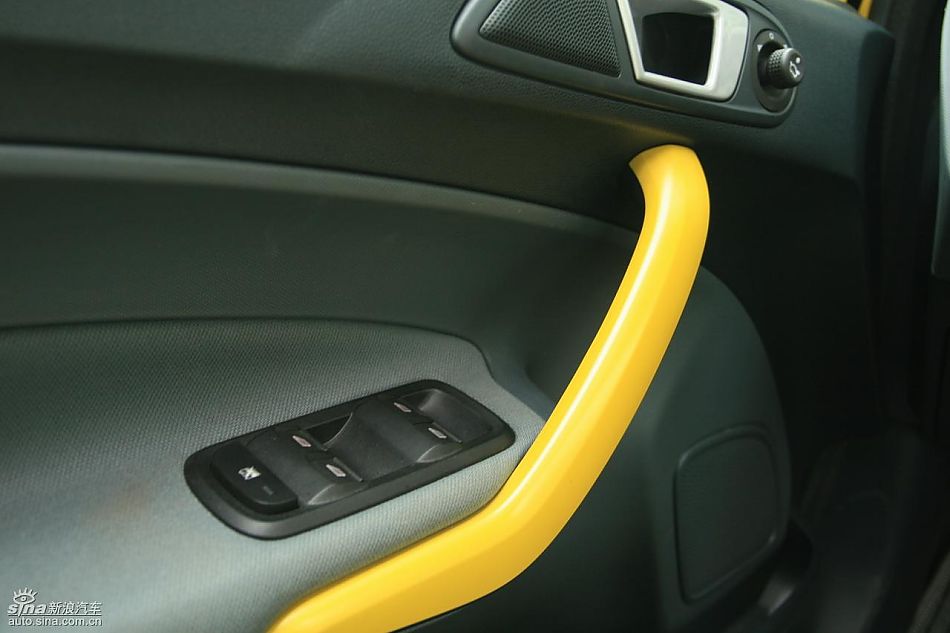 新嘉年华1.5L手动时尚限量版