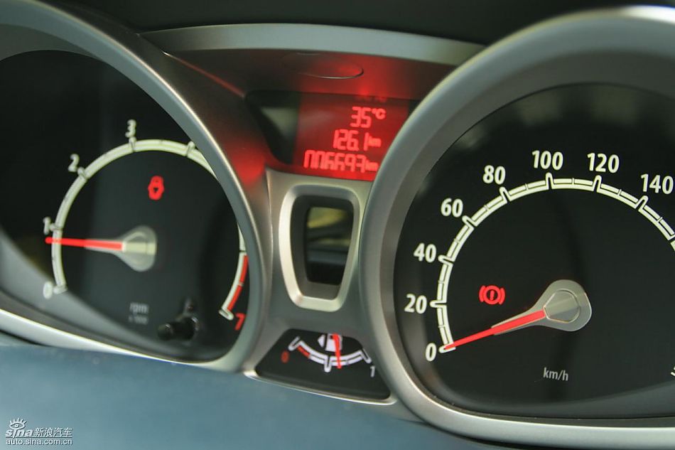 新嘉年华1.5L手动时尚限量版