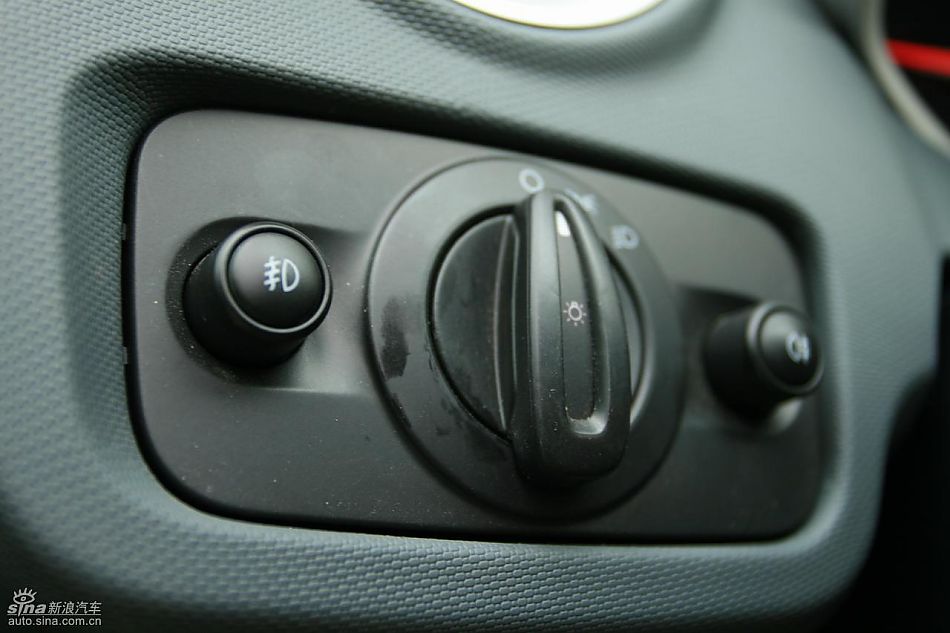 新嘉年华1.5L手动时尚限量版