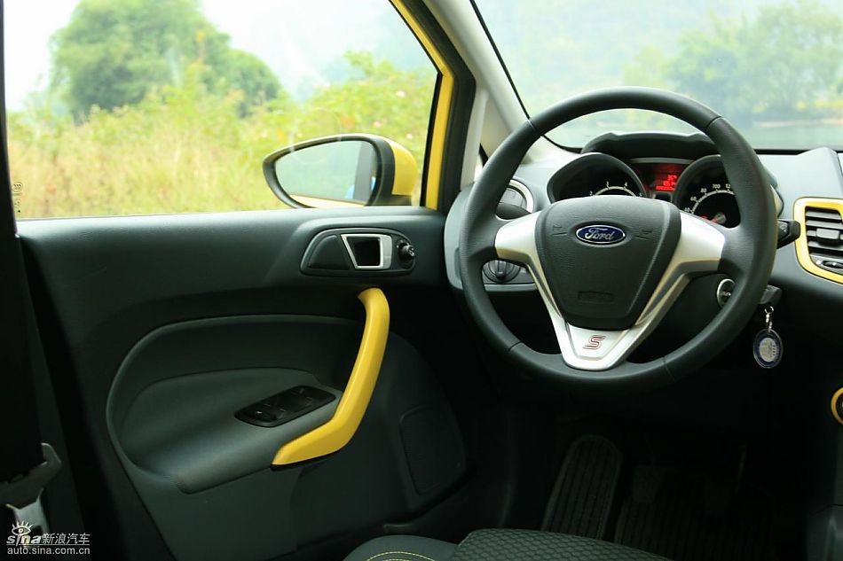 新嘉年华1.5L手动时尚限量版