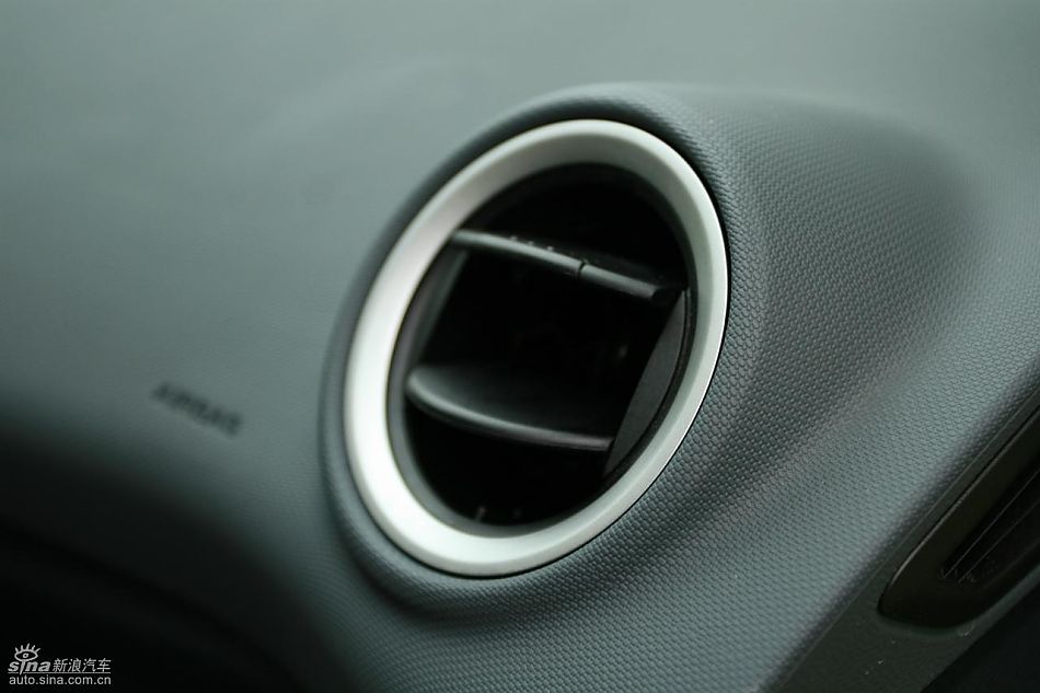 新嘉年华1.5L手动时尚限量版