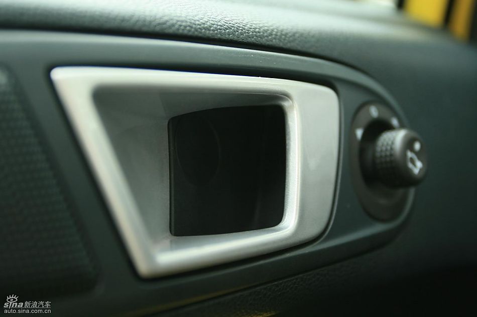 新嘉年华1.5L手动时尚限量版