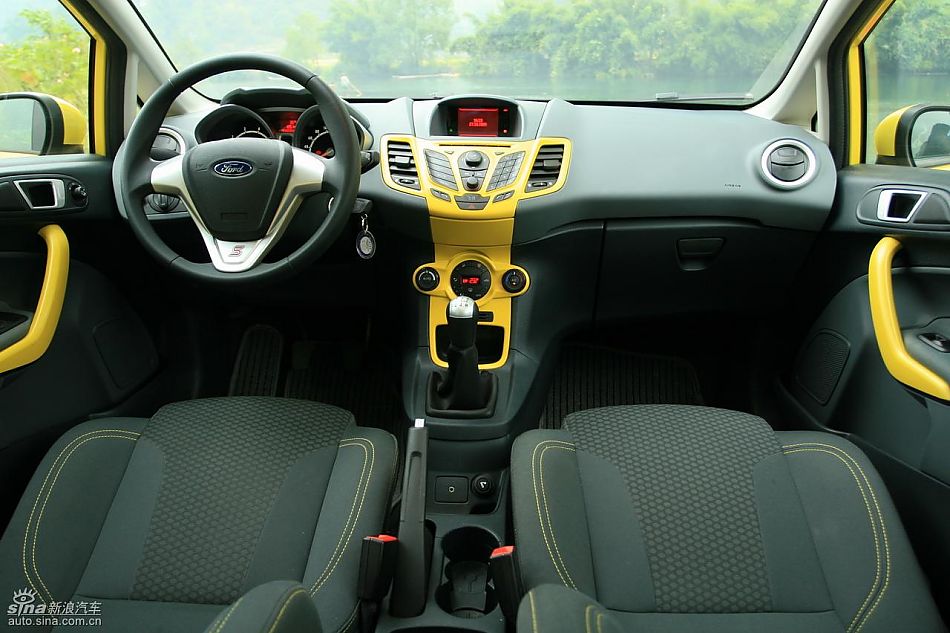 新嘉年华1.5L手动时尚限量版