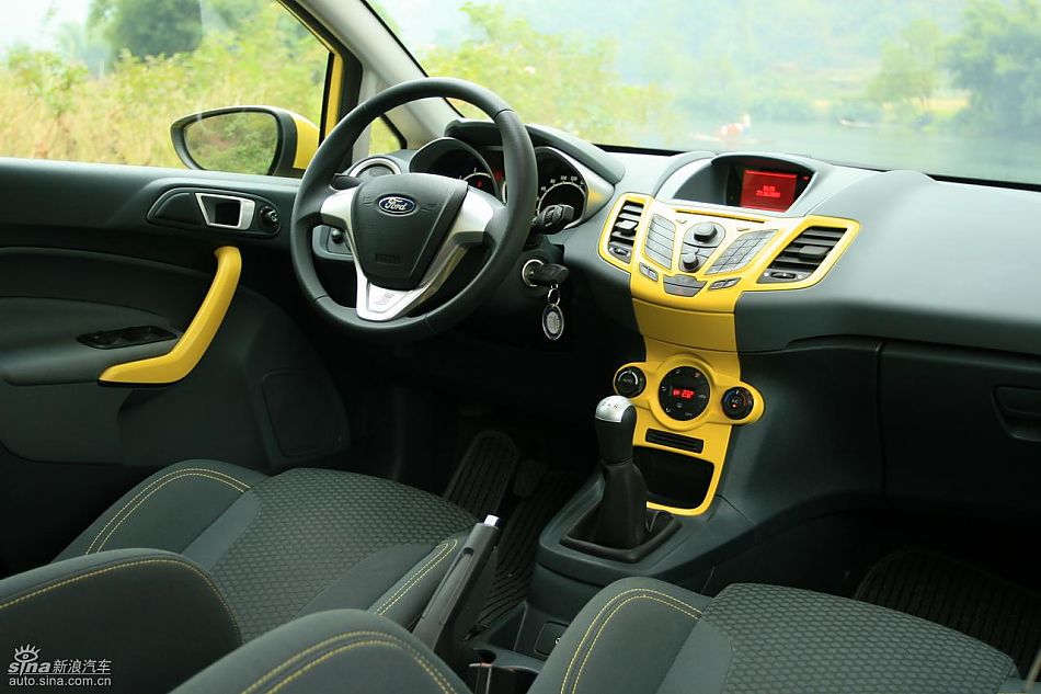 新嘉年华1.5L手动时尚限量版