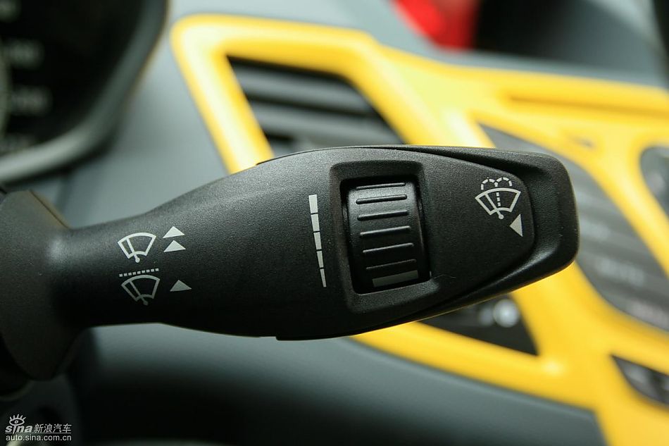 新嘉年华1.5L手动时尚限量版