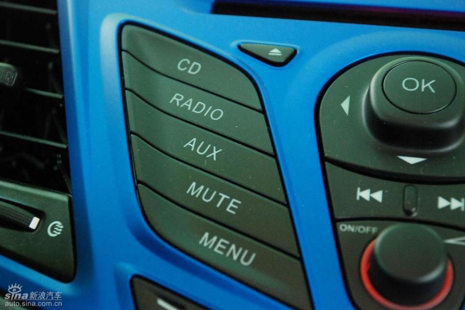 新嘉年华两厢手动运动型内饰