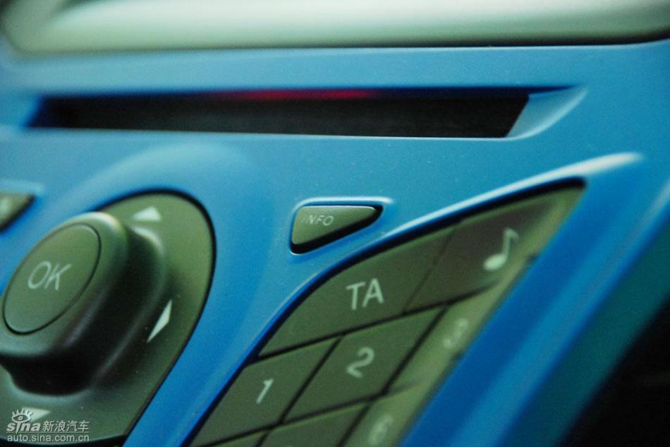 新嘉年华两厢手动运动型内饰