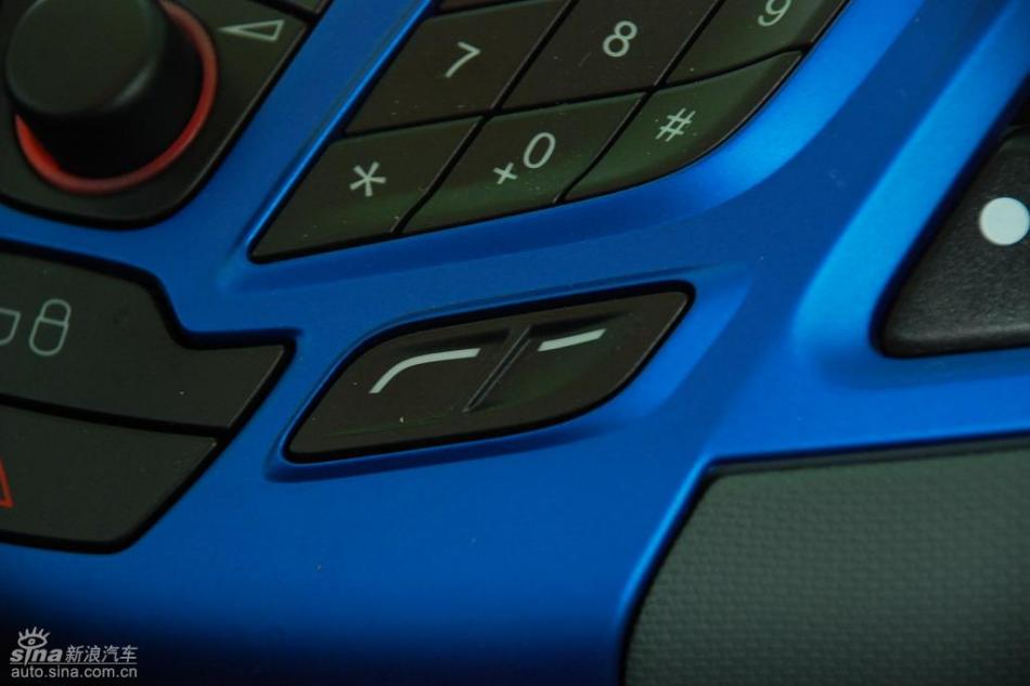 新嘉年华两厢手动运动型内饰