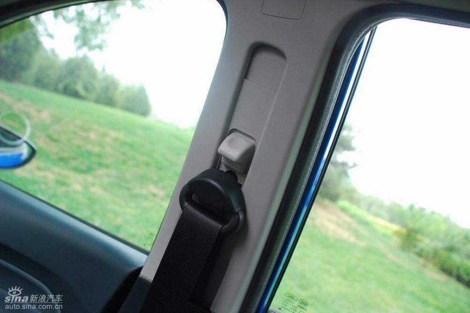 新嘉年华两厢手动运动型内饰