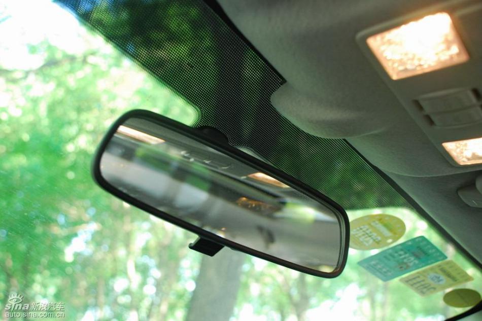 新嘉年华两厢手动运动型内饰