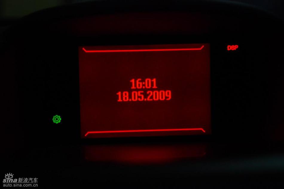 新嘉年华两厢显示屏