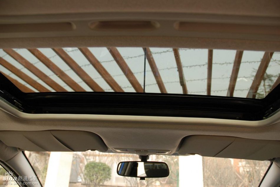 两厢1.5自动运动型内饰