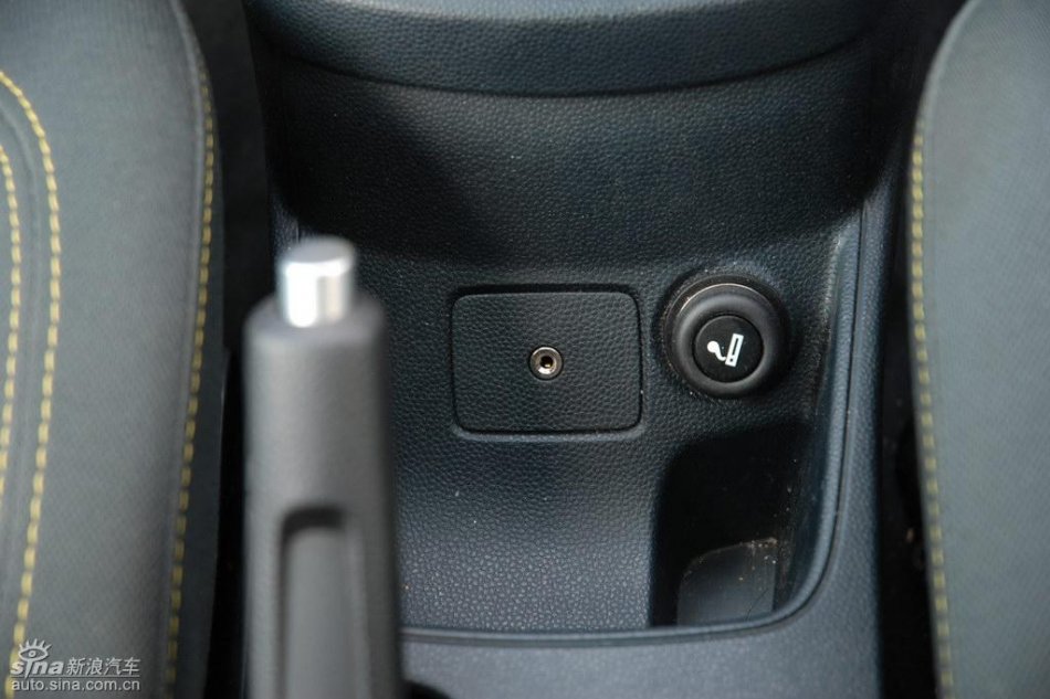两厢1.5手动运动型内饰