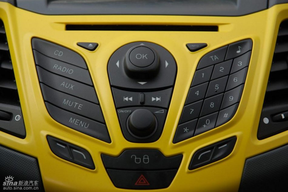 两厢1.5手动运动型内饰