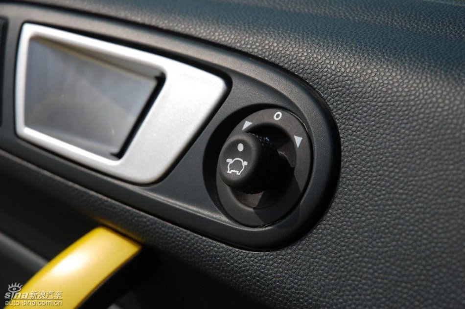 两厢1.5手动运动型内饰