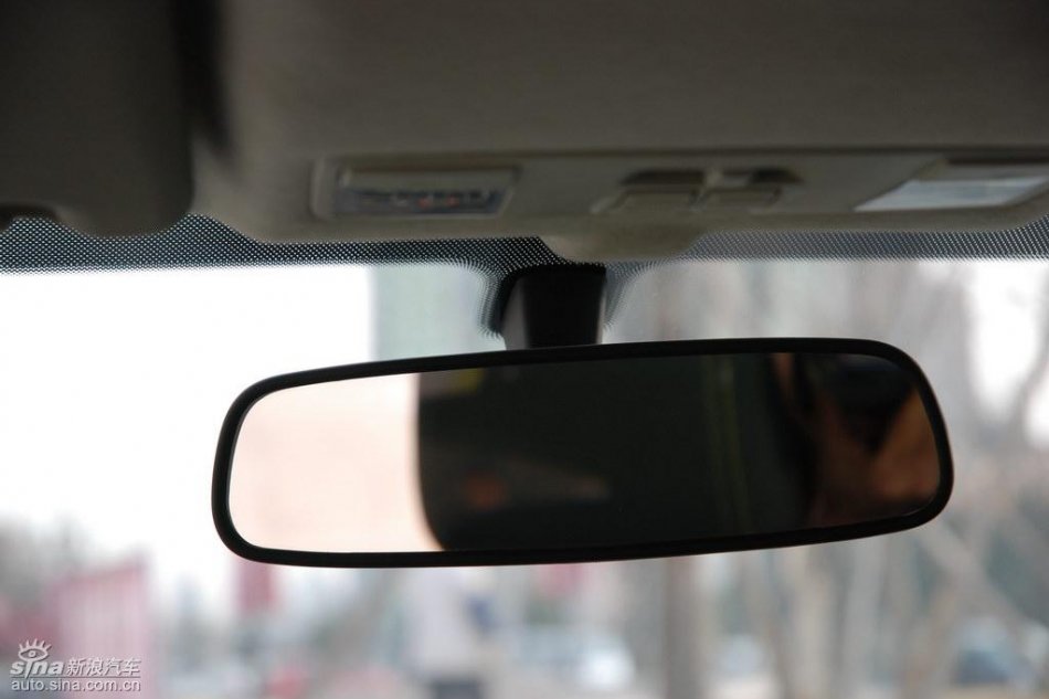 两厢1.5手动运动型内饰