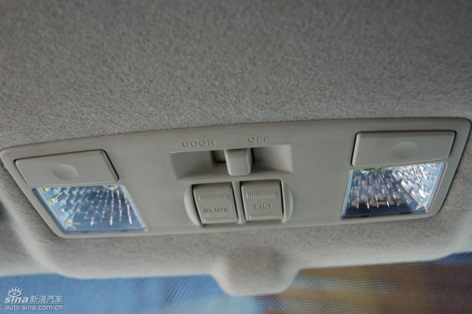 两厢1.5手动运动型内饰