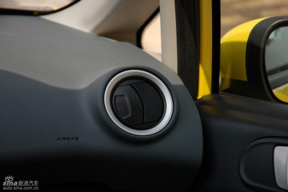 两厢1.5手动运动型内饰