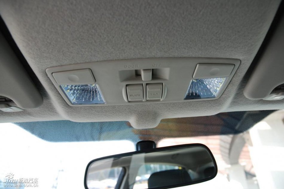 两厢1.5手动运动型内饰