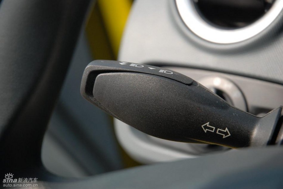两厢1.5手动运动型内饰