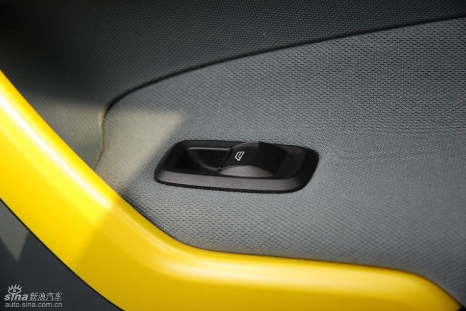 两厢1.5手动运动型内饰