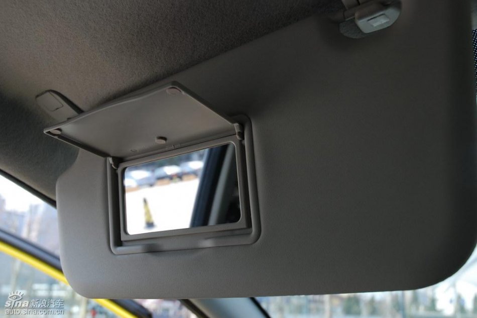 两厢1.5手动运动型内饰