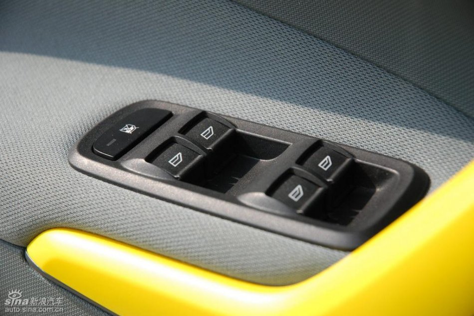 两厢1.5手动运动型内饰